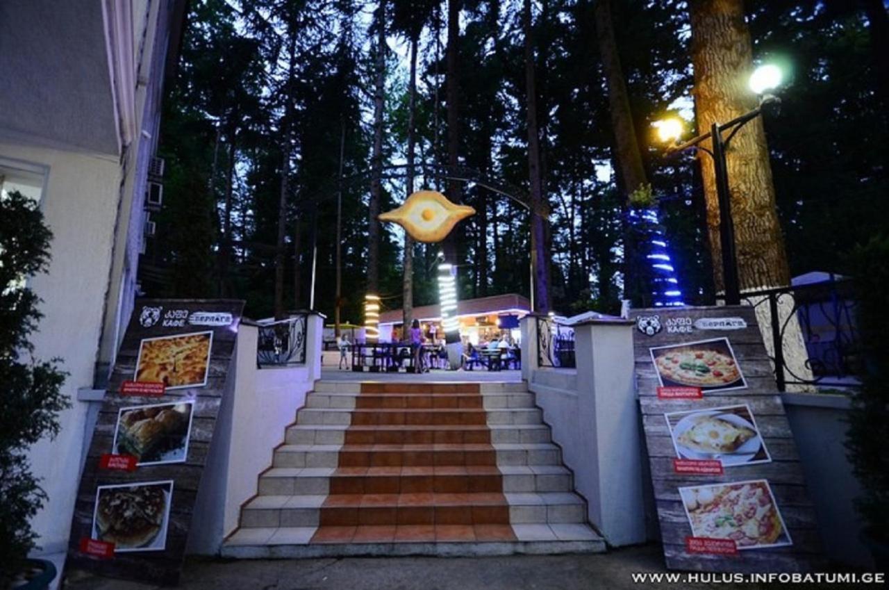 Hulus Hotel Махінджаурі Екстер'єр фото