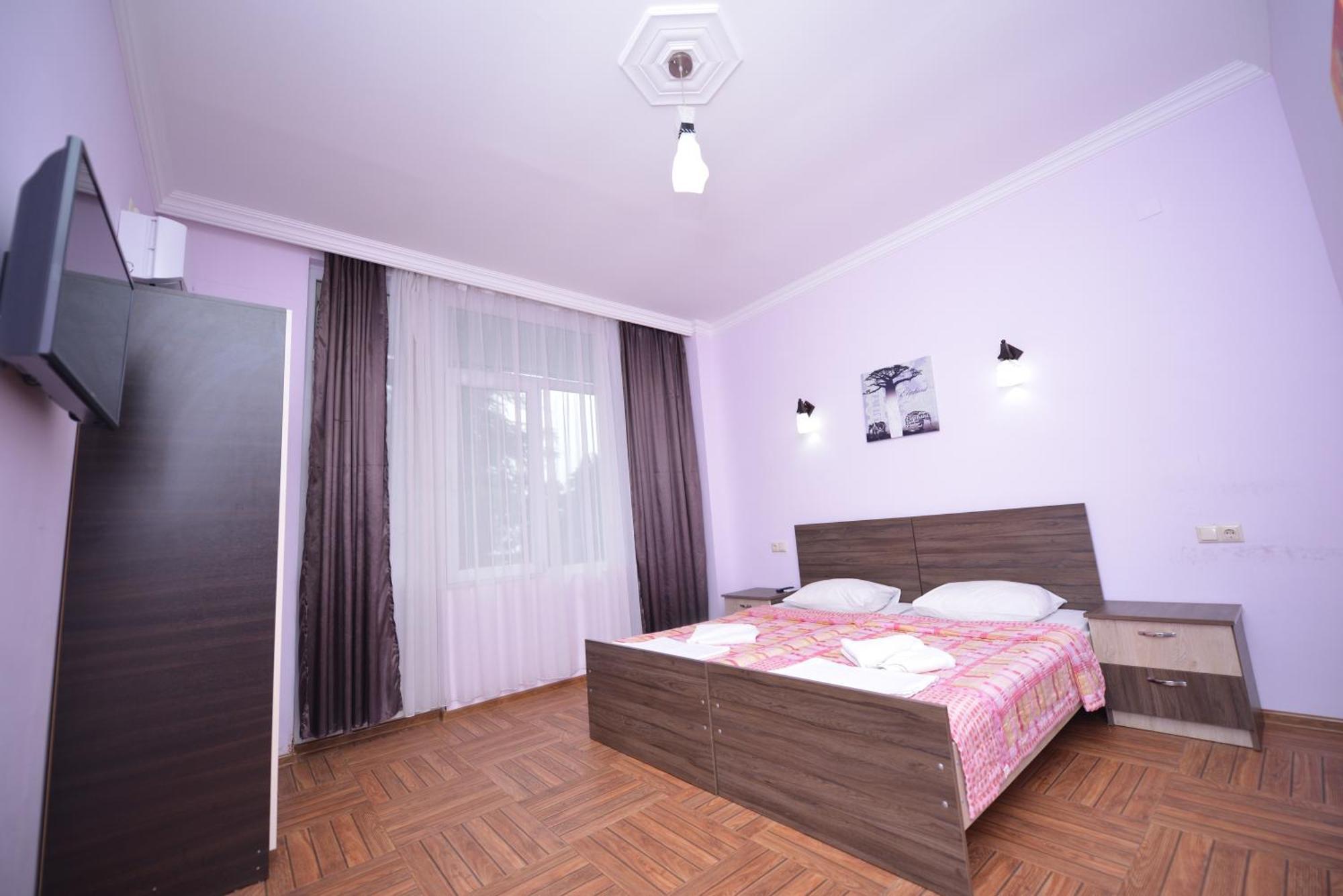 Hulus Hotel Махінджаурі Екстер'єр фото