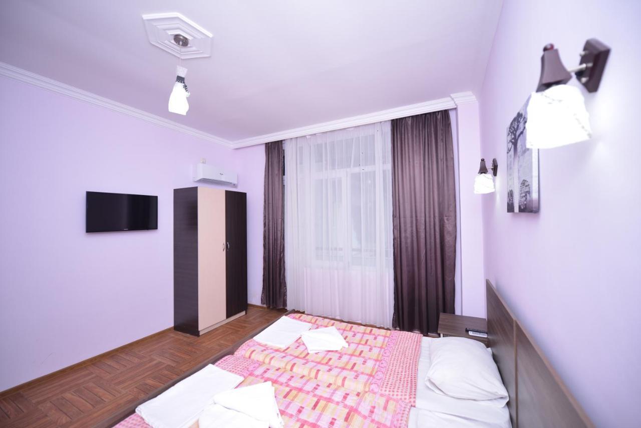 Hulus Hotel Махінджаурі Екстер'єр фото