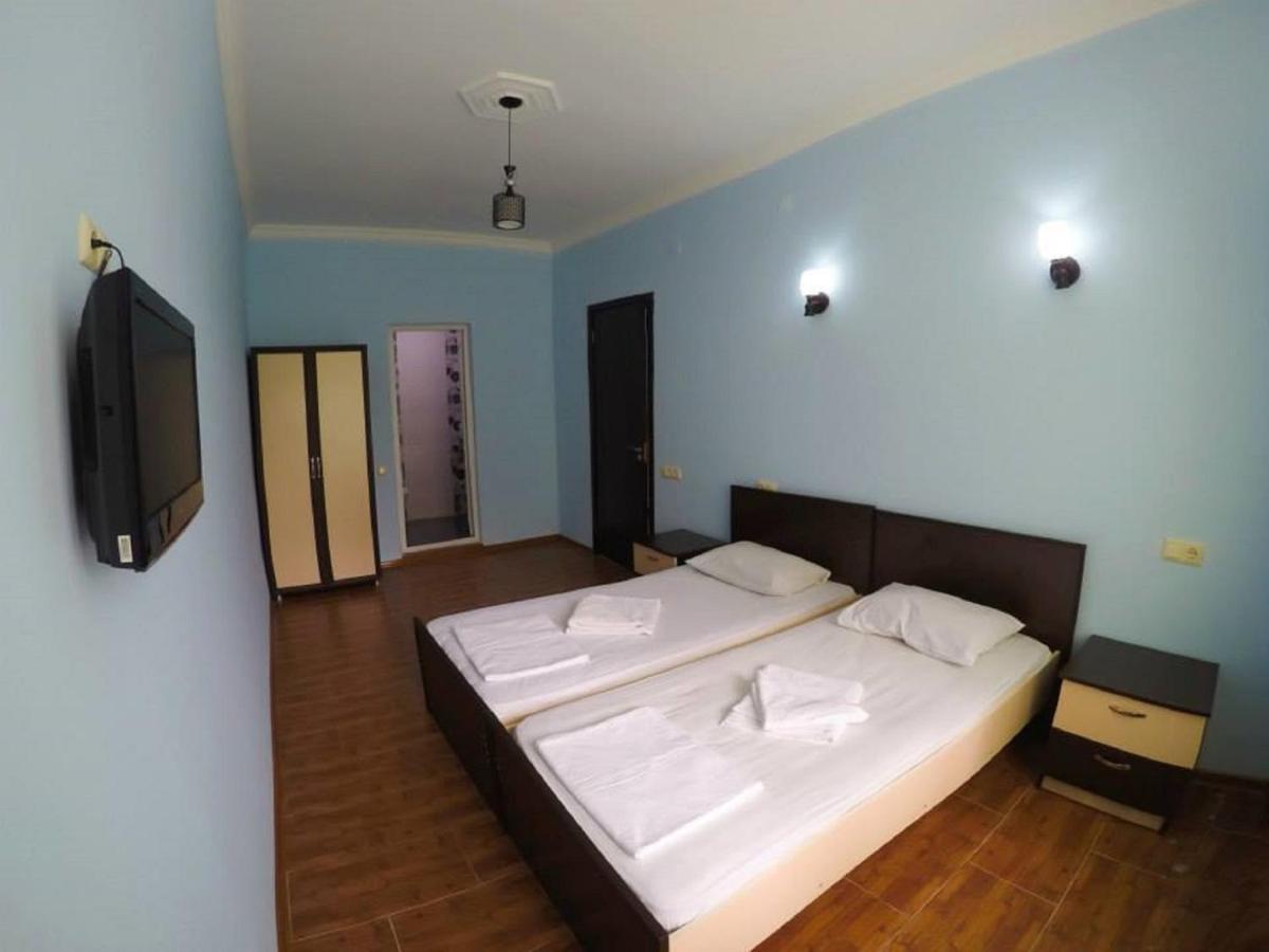 Hulus Hotel Махінджаурі Екстер'єр фото