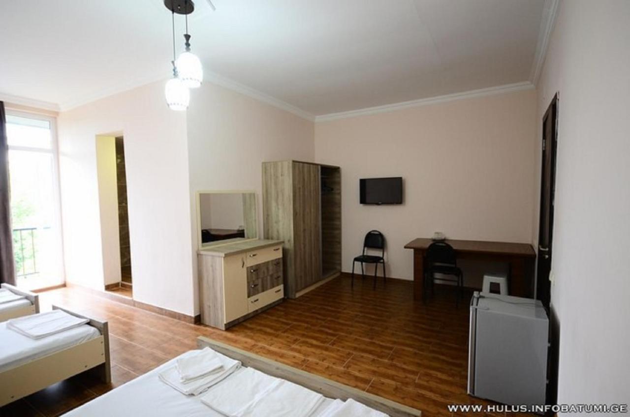 Hulus Hotel Махінджаурі Екстер'єр фото