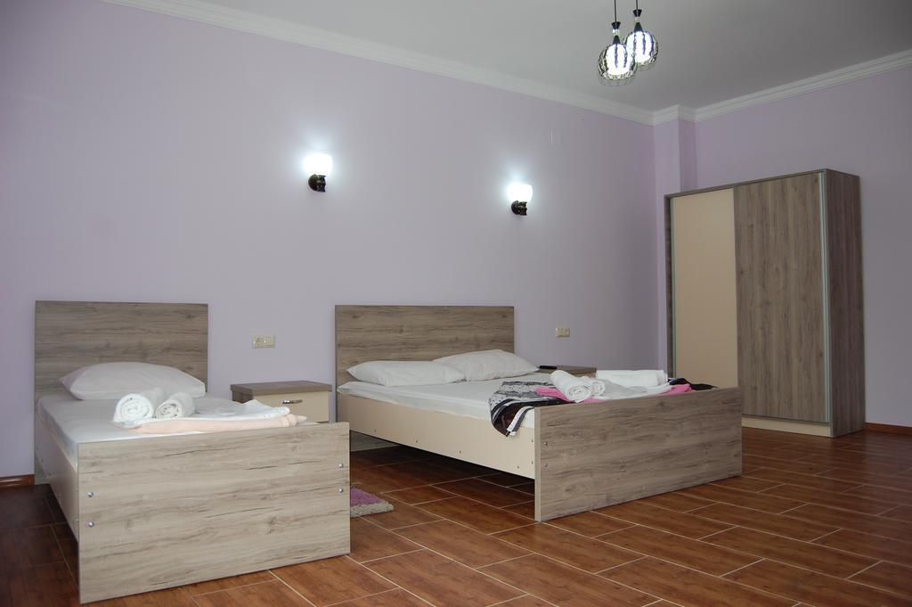 Hulus Hotel Махінджаурі Екстер'єр фото